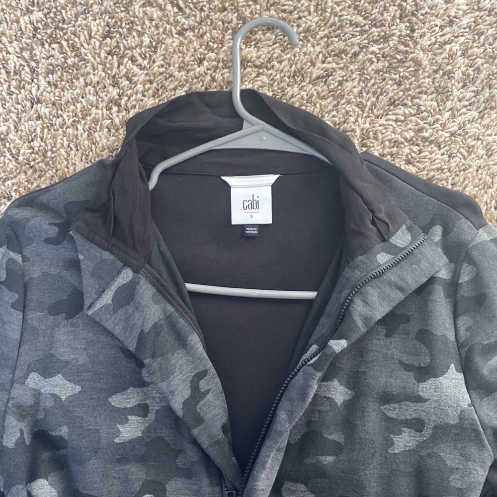 Cabi Black Camo Matching Jacket and Leggings Set - Picture 2 of 8